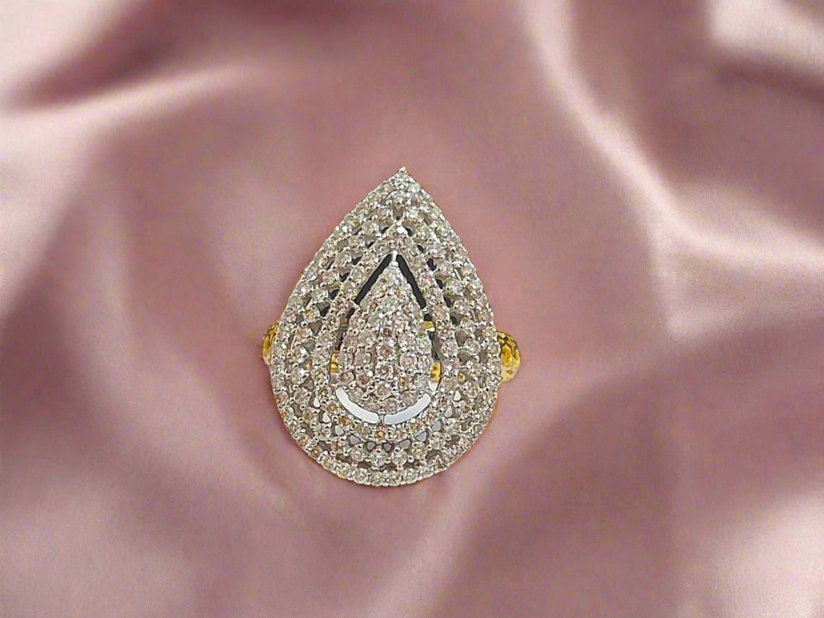 Twinkle Pear Gold Ring
